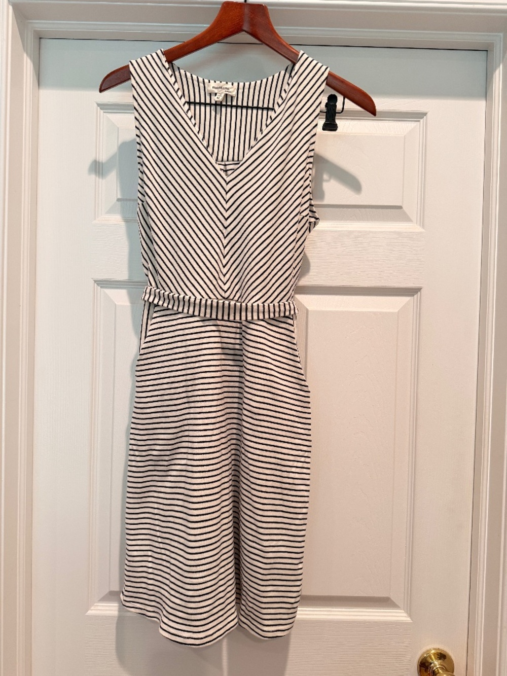 Monteau Sleeveless V-Neck Striped Belted Dress - White/Black Size Medium
